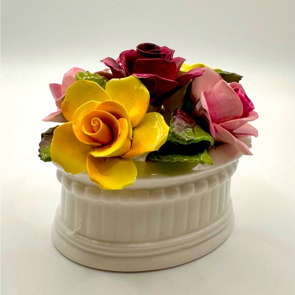 Crown Staffordshire Floral Arrangement June 1974-Multicolored-perfect condition - Picture 3 of 8